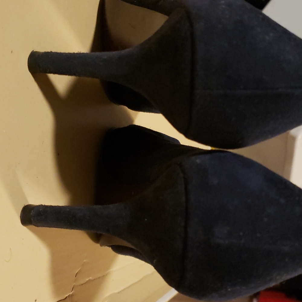 Stuart Weitzman - Picture 4 of 4